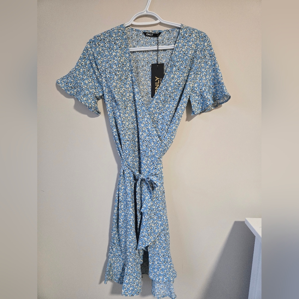 Light Blue Floral Wrap Midi Dress Ruffle Sleeves, New With Tags, Size 4